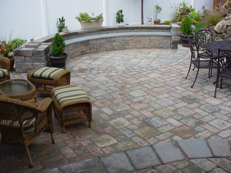 techo bloc patio with seating wall